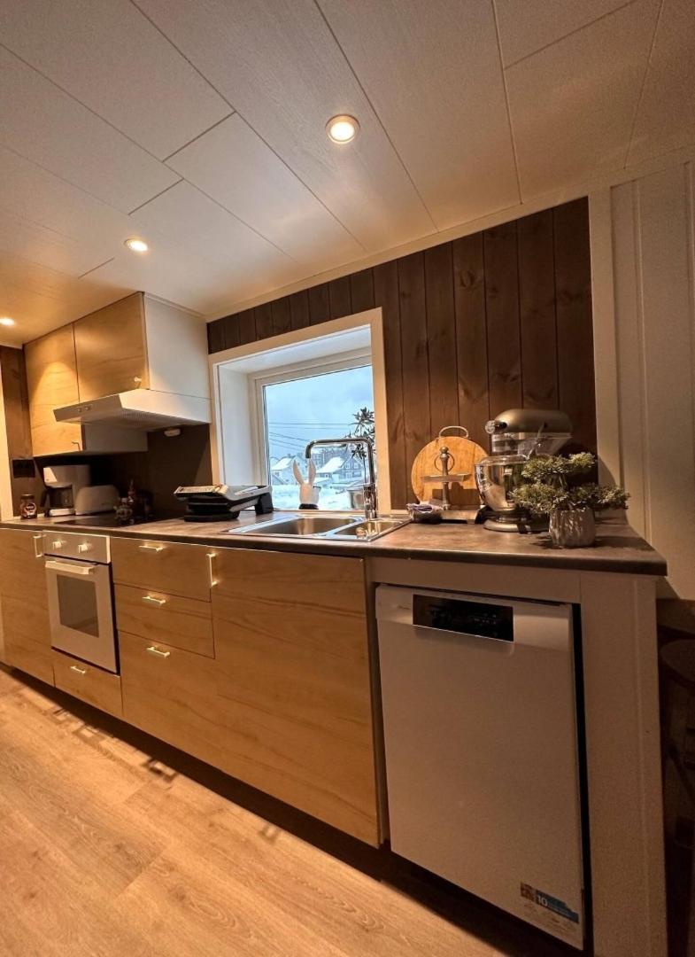 Kb Basement Apartment Sørvågen エクステリア 写真